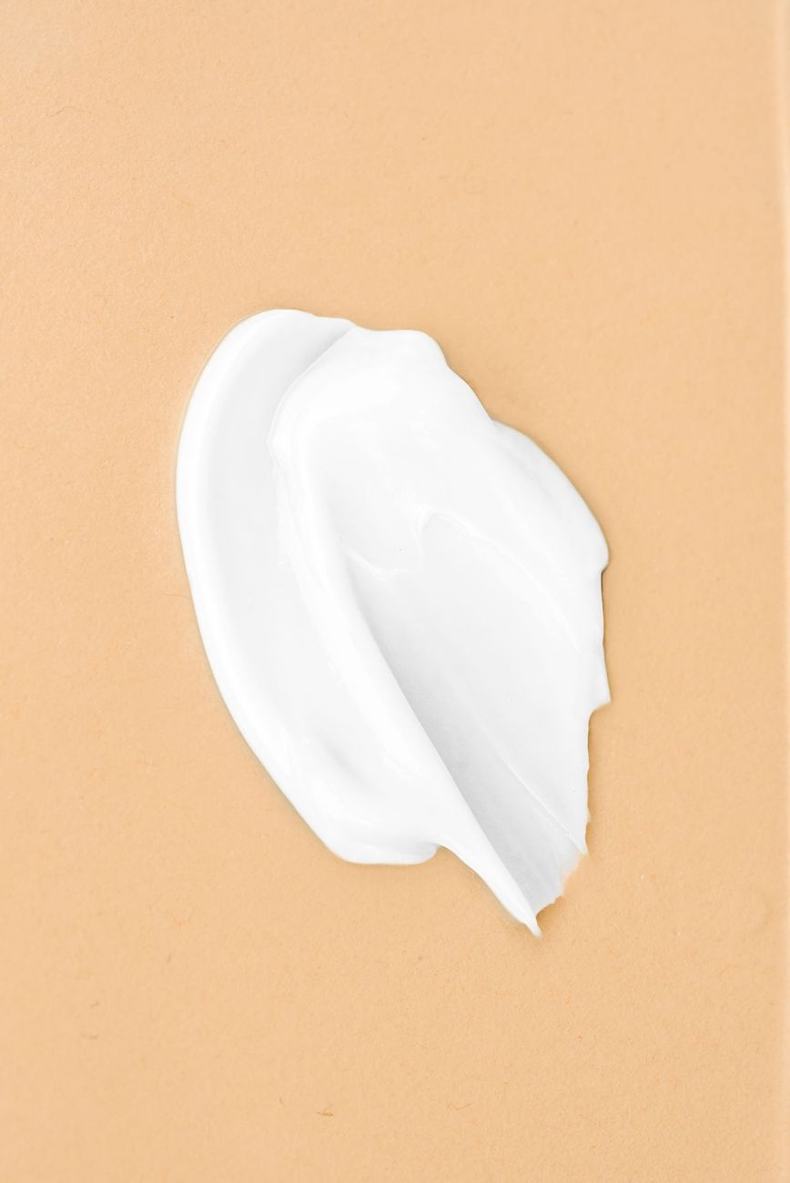 Trace de crème sur fond beige